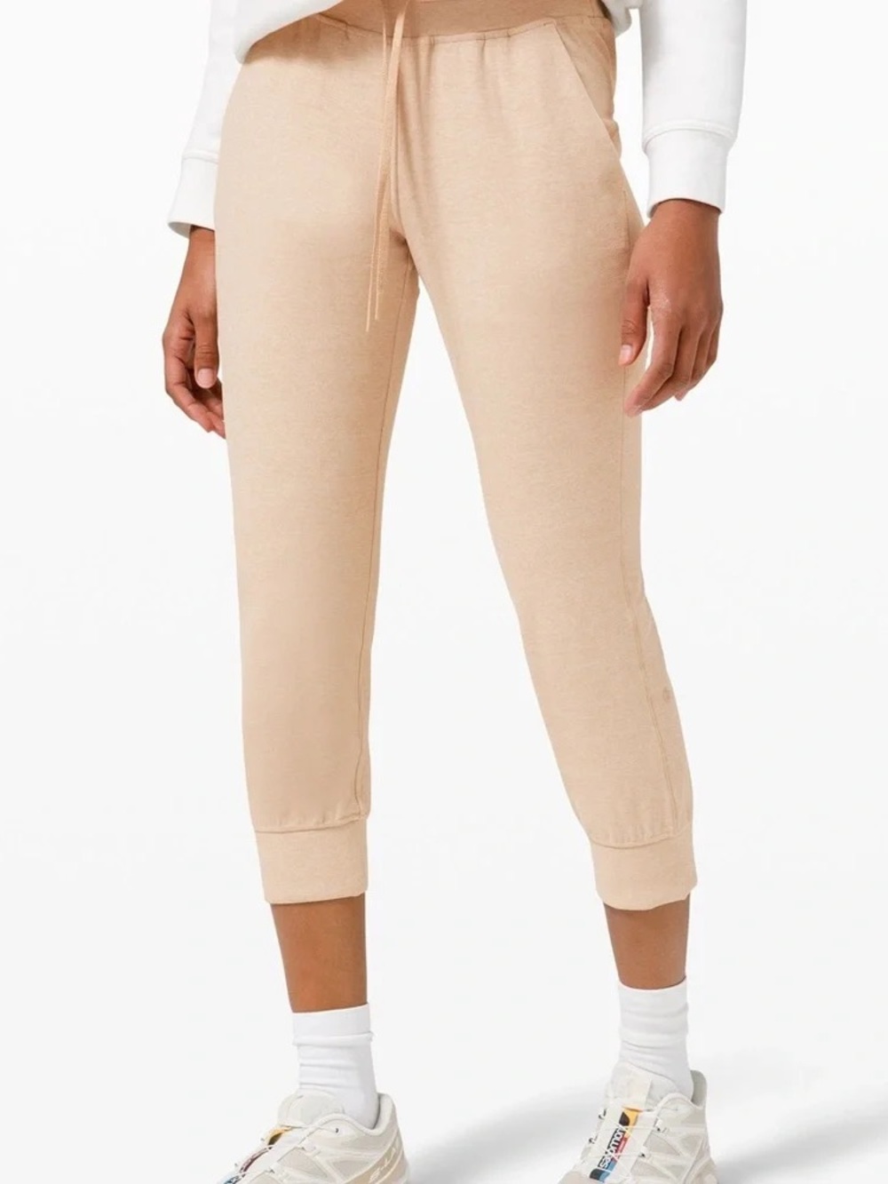 Lululemon READY TO RULU Jogger Crop
Heathered Cafe Au Lait 6